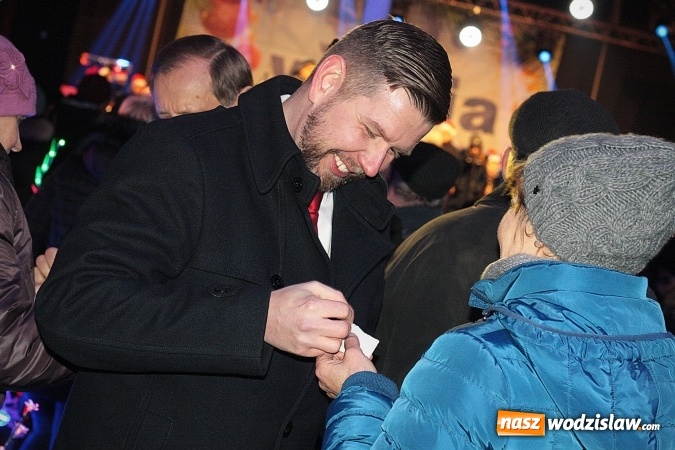 Zdjęcie w galerii na portalu naszwodzislaw.com: Mieszkańcy i władza przy świątecznym stole. Za nami Miejska Wigilia  wiadomości z regionu