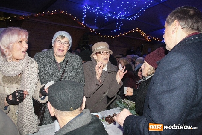 Zdjęcie w galerii na portalu naszwodzislaw.com: Mieszkańcy i władza przy świątecznym stole. Za nami Miejska Wigilia  wiadomości z regionu