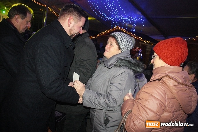 Zdjęcie w galerii na portalu naszwodzislaw.com: Mieszkańcy i władza przy świątecznym stole. Za nami Miejska Wigilia  wiadomości z regionu