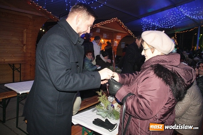 Zdjęcie w galerii na portalu naszwodzislaw.com: Mieszkańcy i władza przy świątecznym stole. Za nami Miejska Wigilia  wiadomości z regionu