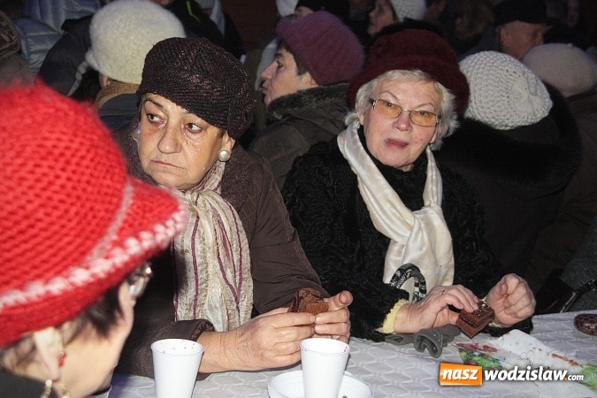 Zdjęcie w galerii na portalu naszwodzislaw.com: Mieszkańcy i władza przy świątecznym stole. Za nami Miejska Wigilia  wiadomości z regionu