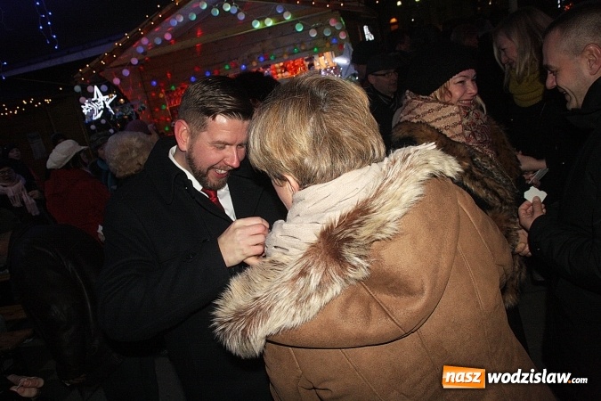 Zdjęcie w galerii na portalu naszwodzislaw.com: Mieszkańcy i władza przy świątecznym stole. Za nami Miejska Wigilia  wiadomości z regionu