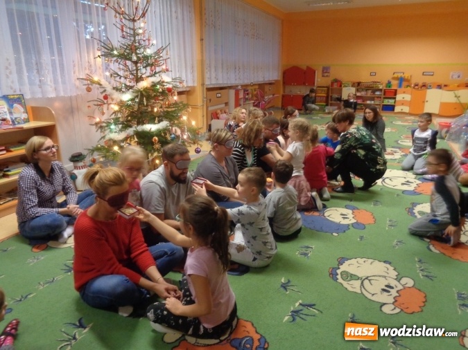 Zdjęcie w galerii na portalu naszwodzislaw.com: Wspólne dekorowanie pierników w osiemnastce  wiadomości z regionu
