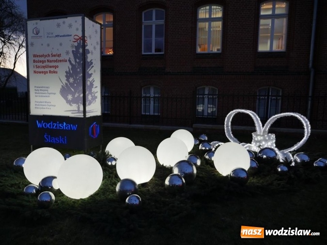 Zdjęcie w galerii na portalu naszwodzislaw.com: Zobacz, jak Wodzisław został przystrojony na święta  wiadomości z regionu