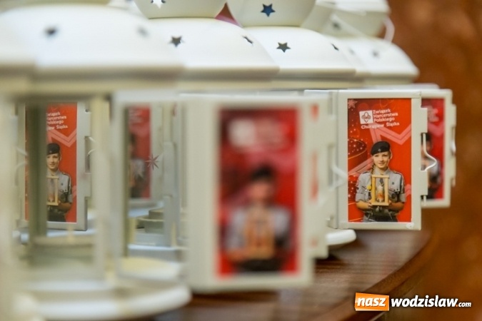 Zdjęcie w galerii na portalu naszwodzislaw.com: Betlejemskie światło rozpaliło Śląskie wiadomości z regionu