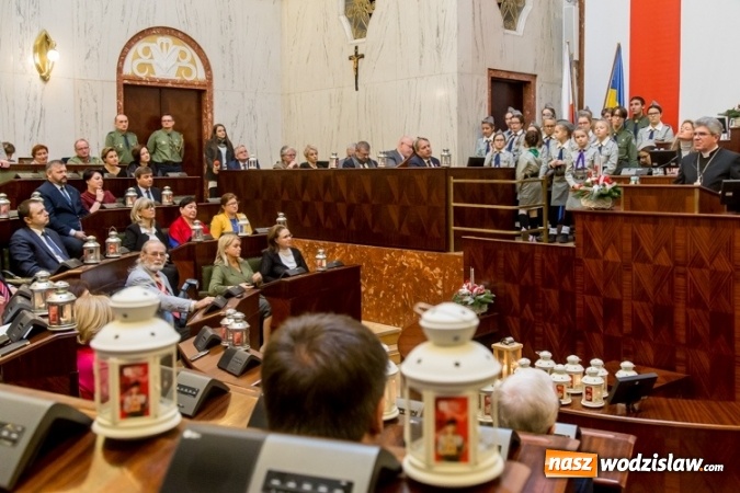 Zdjęcie w galerii na portalu naszwodzislaw.com: Betlejemskie światło rozpaliło Śląskie wiadomości z regionu