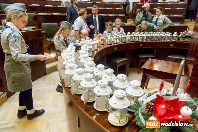 Zdjęcie w galerii na portalu naszwodzislaw.com: Betlejemskie światło rozpaliło Śląskie wiadomości z regionu