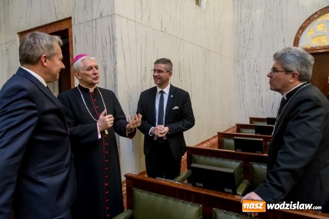 Zdjęcie w galerii na portalu naszwodzislaw.com: Betlejemskie światło rozpaliło Śląskie wiadomości z regionu