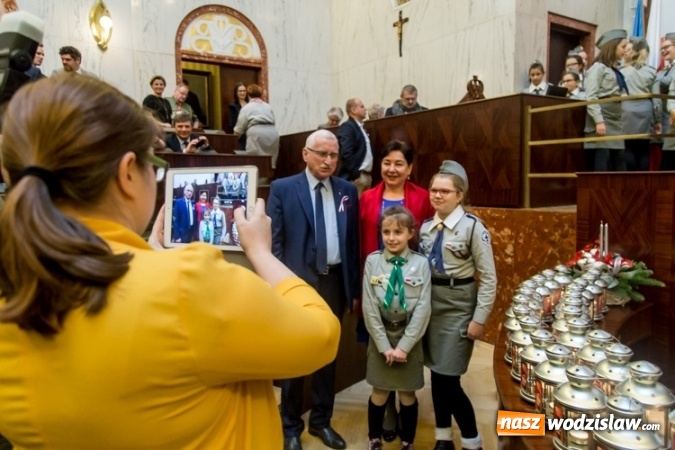 Zdjęcie w galerii na portalu naszwodzislaw.com: Betlejemskie światło rozpaliło Śląskie wiadomości z regionu