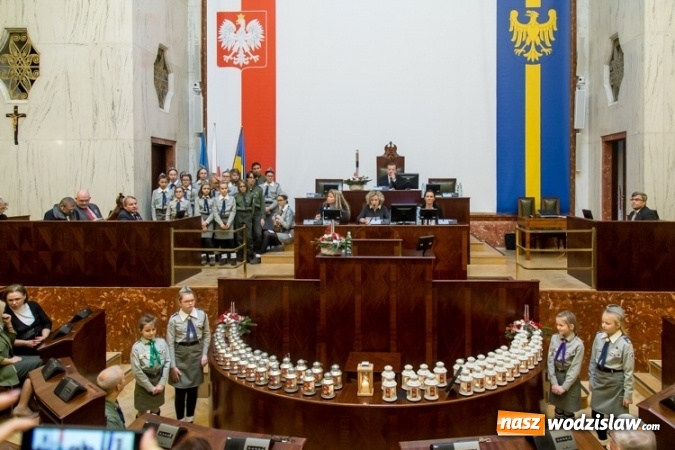 Zdjęcie w galerii na portalu naszwodzislaw.com: Betlejemskie światło rozpaliło Śląskie wiadomości z regionu