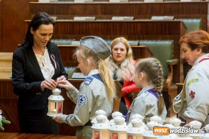 Zdjęcie w galerii na portalu naszwodzislaw.com: Betlejemskie światło rozpaliło Śląskie wiadomości z regionu