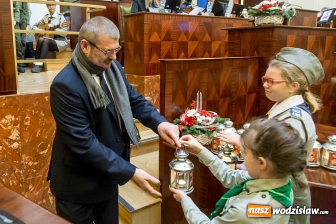 Zdjęcie w galerii na portalu naszwodzislaw.com: Betlejemskie światło rozpaliło Śląskie wiadomości z regionu