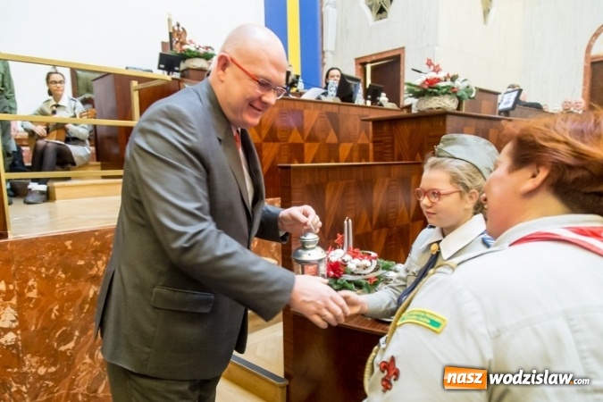 Zdjęcie w galerii na portalu naszwodzislaw.com: Betlejemskie światło rozpaliło Śląskie wiadomości z regionu