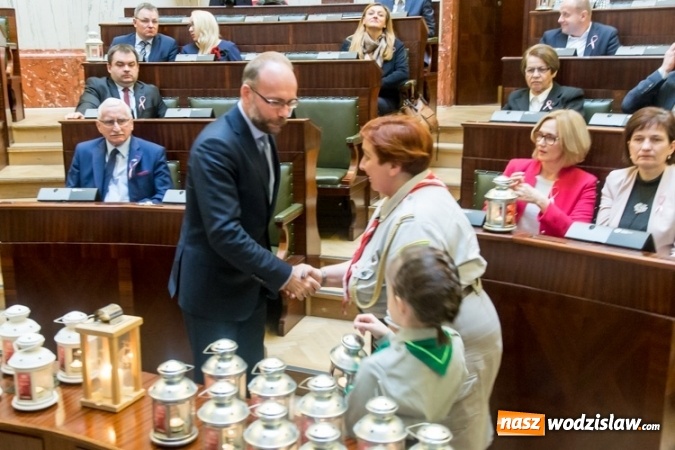 Zdjęcie w galerii na portalu naszwodzislaw.com: Betlejemskie światło rozpaliło Śląskie wiadomości z regionu
