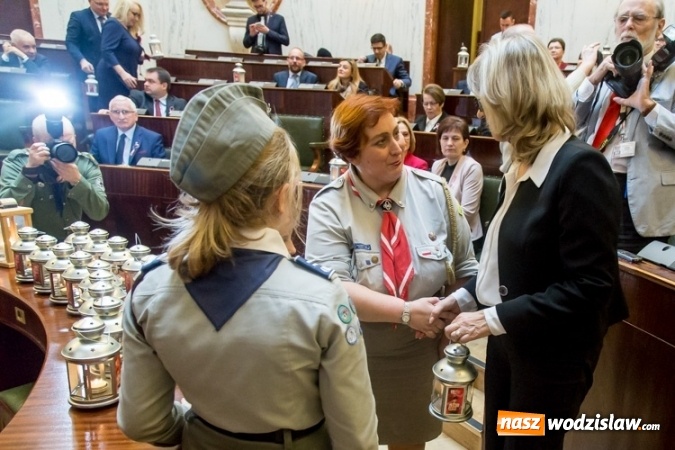 Zdjęcie w galerii na portalu naszwodzislaw.com: Betlejemskie światło rozpaliło Śląskie wiadomości z regionu