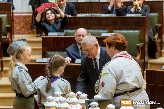 Zdjęcie w galerii na portalu naszwodzislaw.com: Betlejemskie światło rozpaliło Śląskie wiadomości z regionu
