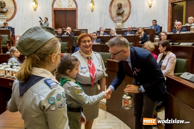 Zdjęcie w galerii na portalu naszwodzislaw.com: Betlejemskie światło rozpaliło Śląskie wiadomości z regionu