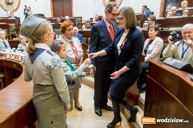 Zdjęcie w galerii na portalu naszwodzislaw.com: Betlejemskie światło rozpaliło Śląskie wiadomości z regionu