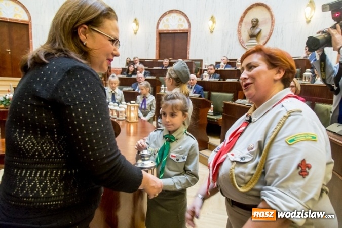 Zdjęcie w galerii na portalu naszwodzislaw.com: Betlejemskie światło rozpaliło Śląskie wiadomości z regionu