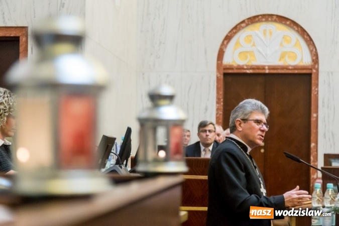 Zdjęcie w galerii na portalu naszwodzislaw.com: Betlejemskie światło rozpaliło Śląskie wiadomości z regionu
