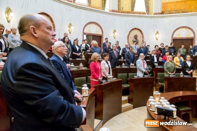 Zdjęcie w galerii na portalu naszwodzislaw.com: Betlejemskie światło rozpaliło Śląskie wiadomości z regionu
