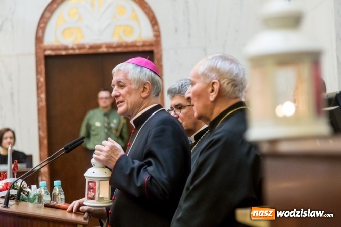 Zdjęcie w galerii na portalu naszwodzislaw.com: Betlejemskie światło rozpaliło Śląskie wiadomości z regionu