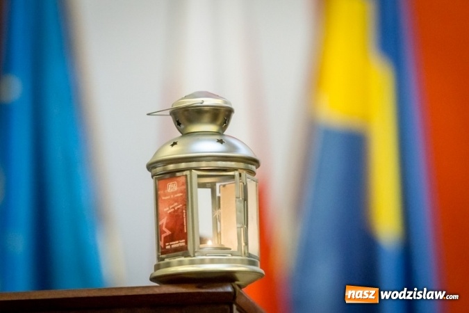 Zdjęcie w galerii na portalu naszwodzislaw.com: Betlejemskie światło rozpaliło Śląskie wiadomości z regionu