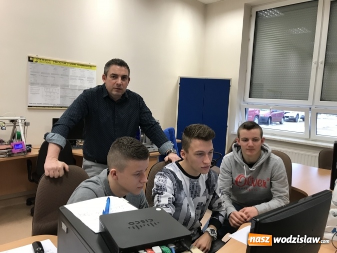 Zdjęcie w galerii na portalu naszwodzislaw.com: Francuzi kształcili uczniów z PCKZiU  wiadomości z regionu