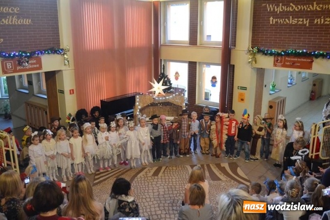 Zdjęcie w galerii na portalu naszwodzislaw.com: Koncert kolęd i piosenek świątecznych w połomskim przedszkolu wiadomości z regionu