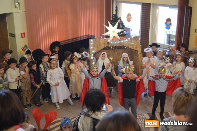 Zdjęcie w galerii na portalu naszwodzislaw.com: Koncert kolęd i piosenek świątecznych w połomskim przedszkolu wiadomości z regionu