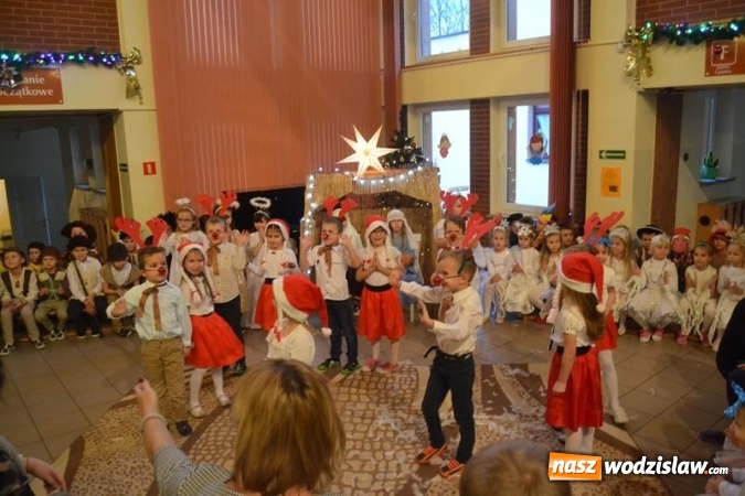 Zdjęcie w galerii na portalu naszwodzislaw.com: Koncert kolęd i piosenek świątecznych w połomskim przedszkolu wiadomości z regionu