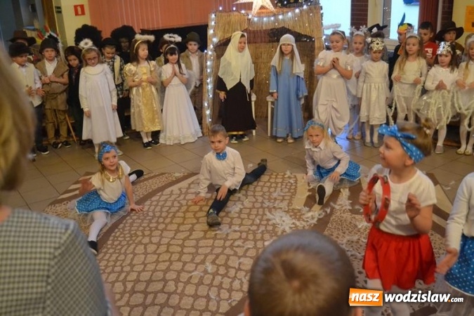 Zdjęcie w galerii na portalu naszwodzislaw.com: Koncert kolęd i piosenek świątecznych w połomskim przedszkolu wiadomości z regionu