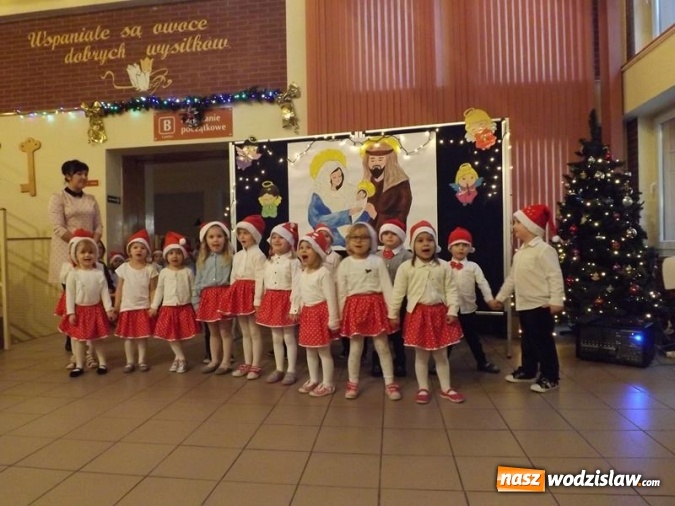 Zdjęcie w galerii na portalu naszwodzislaw.com: Koncert kolęd i piosenek świątecznych w połomskim przedszkolu wiadomości z regionu