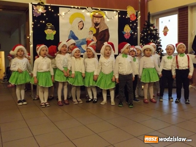 Zdjęcie w galerii na portalu naszwodzislaw.com: Koncert kolęd i piosenek świątecznych w połomskim przedszkolu wiadomości z regionu