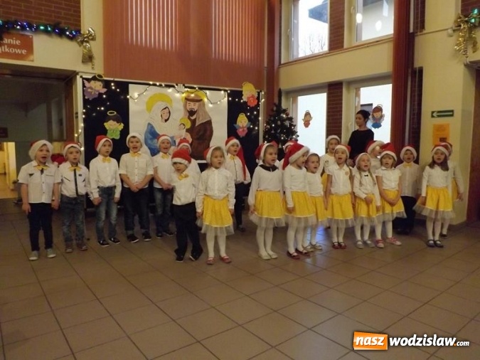 Zdjęcie w galerii na portalu naszwodzislaw.com: Koncert kolęd i piosenek świątecznych w połomskim przedszkolu wiadomości z regionu