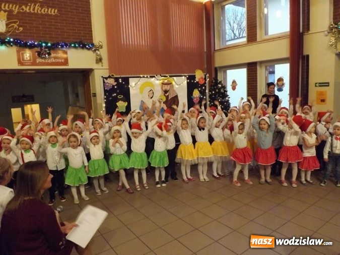 Zdjęcie w galerii na portalu naszwodzislaw.com: Koncert kolęd i piosenek świątecznych w połomskim przedszkolu wiadomości z regionu