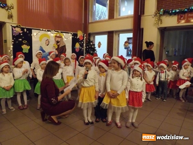 Zdjęcie w galerii na portalu naszwodzislaw.com: Koncert kolęd i piosenek świątecznych w połomskim przedszkolu wiadomości z regionu