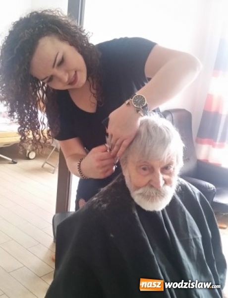 Zdjęcie w galerii na portalu naszwodzislaw.com: Metamorfozy seniorów. Fryzjerki z ZSP w Pszowie odwiedziły dom opieki na Wilchwach wiadomości z regionu