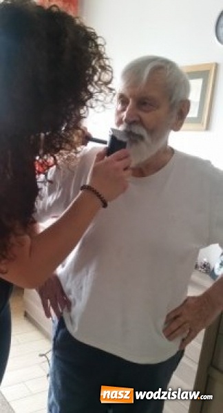 Zdjęcie w galerii na portalu naszwodzislaw.com: Metamorfozy seniorów. Fryzjerki z ZSP w Pszowie odwiedziły dom opieki na Wilchwach wiadomości z regionu