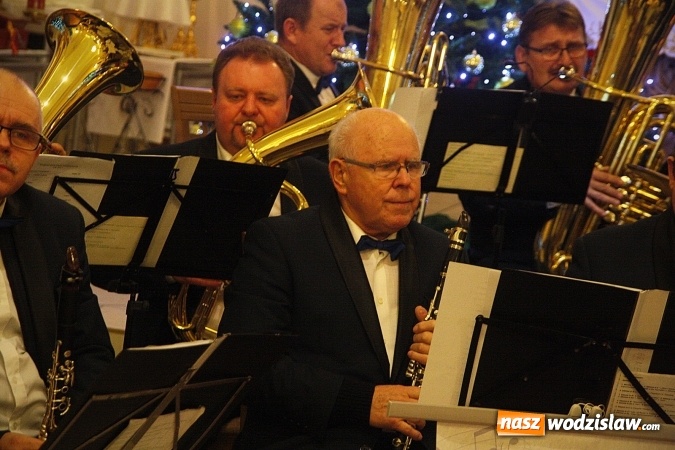Zdjęcie w galerii na portalu naszwodzislaw.com: Klimatyczny koncert w Zawadzie. Zabrzmiały znane kolędy i pastorałki  wiadomości z regionu