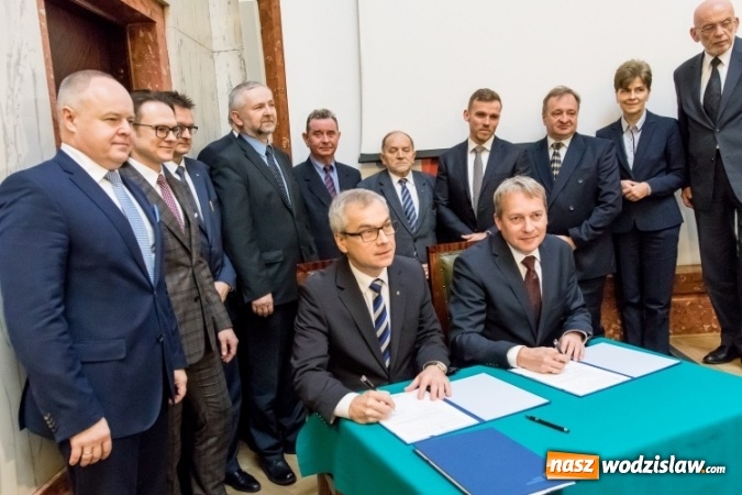 Zdjęcie w galerii na portalu naszwodzislaw.com: Śląskie stawia na medyczną specjalizację  wiadomości z regionu