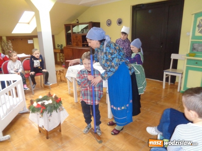 Zdjęcie w galerii na portalu naszwodzislaw.com: Dzieci z osiemnastki poznały zwyczaje i tradycje bożonarodzeniowe  wiadomości z regionu