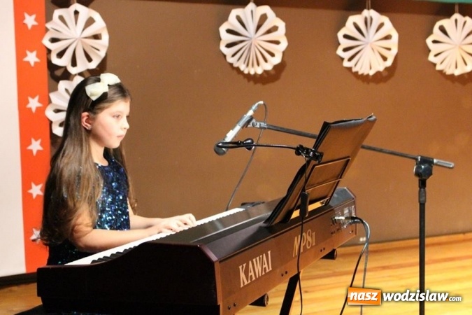 Zdjęcie w galerii na portalu naszwodzislaw.com: Piękny koncert pianistyczny w Czyżowicach  wiadomości z regionu