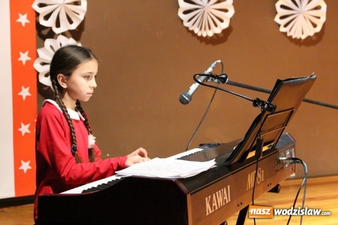 Zdjęcie w galerii na portalu naszwodzislaw.com: Piękny koncert pianistyczny w Czyżowicach  wiadomości z regionu