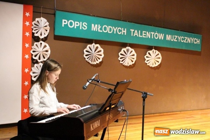 Zdjęcie w galerii na portalu naszwodzislaw.com: Piękny koncert pianistyczny w Czyżowicach  wiadomości z regionu