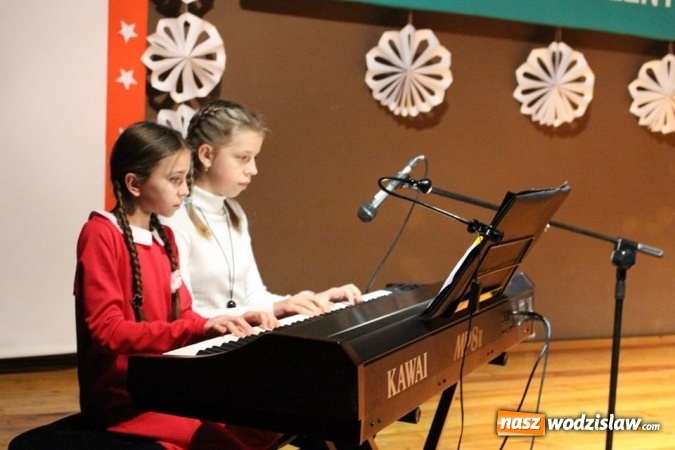 Zdjęcie w galerii na portalu naszwodzislaw.com: Piękny koncert pianistyczny w Czyżowicach  wiadomości z regionu
