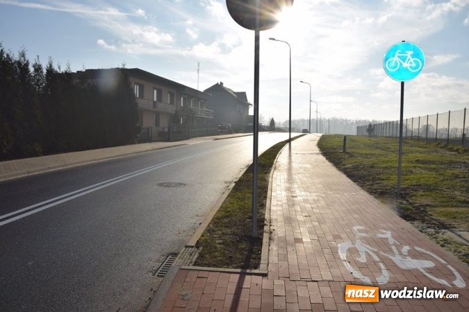 Zdjęcie w galerii na portalu naszwodzislaw.com: Prezent na Nowy Rok. Ulica Ładna w Rydułtowach gotowa! Jest też ścieżka rowerowa [ZDJĘCIA]  wiadomości z regionu