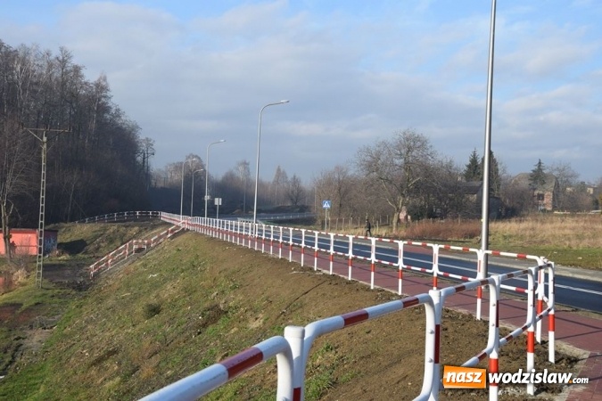Zdjęcie w galerii na portalu naszwodzislaw.com: Prezent na Nowy Rok. Ulica Ładna w Rydułtowach gotowa! Jest też ścieżka rowerowa [ZDJĘCIA]  wiadomości z regionu
