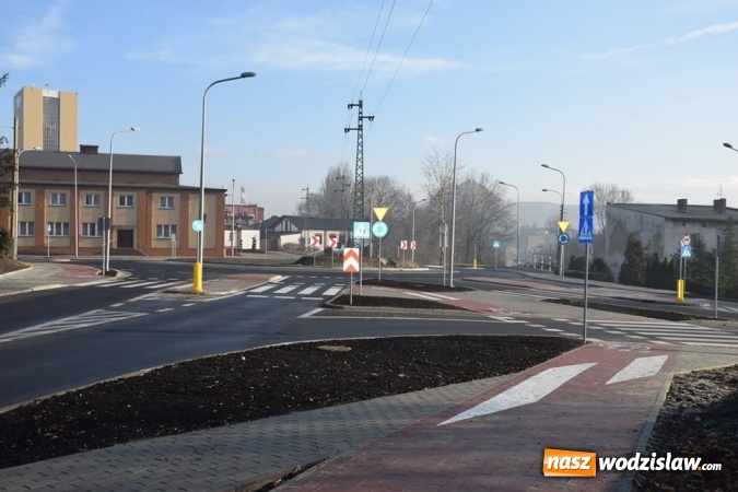 Zdjęcie w galerii na portalu naszwodzislaw.com: Prezent na Nowy Rok. Ulica Ładna w Rydułtowach gotowa! Jest też ścieżka rowerowa [ZDJĘCIA]  wiadomości z regionu