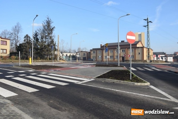 Zdjęcie w galerii na portalu naszwodzislaw.com: Prezent na Nowy Rok. Ulica Ładna w Rydułtowach gotowa! Jest też ścieżka rowerowa [ZDJĘCIA]  wiadomości z regionu